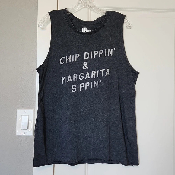 Doe Chip Dippin'‎ & Margarita Sippin' top - Picture 1 of 3